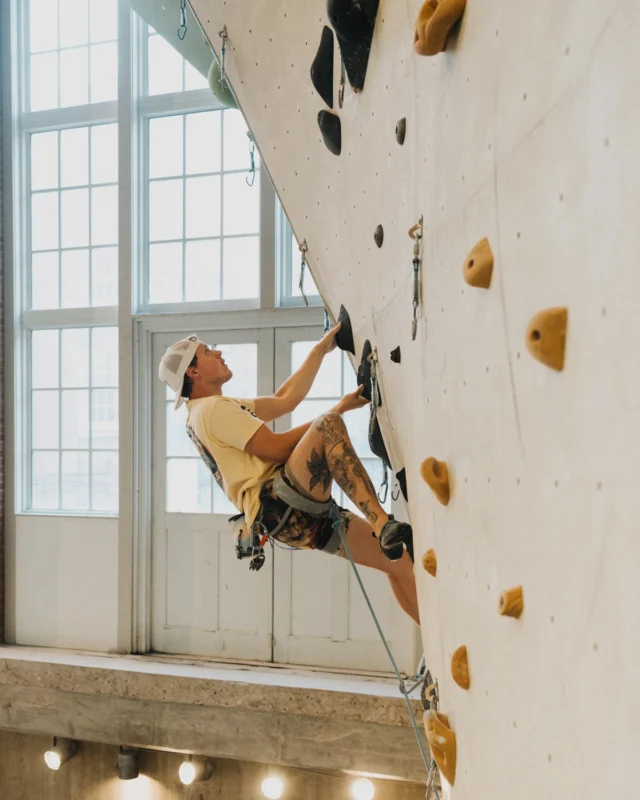 Those climbs at Onsight Night were no joke—y’all gave it everything and left it all on the wall. From sends to solid attempts, it was the perfect way to wrap up the evening.

Swipe to catch our Head Routesetter, Chris (@plastic_placer), casually cruising in his tennis shoes while setting up the top rope route.

Can’t wait to see everyone at the next one!

#climbsoill #indoorclimbing #stlouis #onsightclimbing #onsightnight #onsightcompetition #onsight