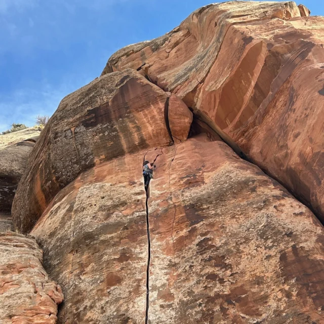 Started in the gym. Took it outside.

Matt just sent the Y Crack Simulator in Utah — and brought it back home with some fresh route development in Missouri.

This is what it looks like when gym climbing turns into something bigger.

Where’s climbing taken you lately?

#outdoorclimbing #climbsoill #climbing #ropeclimbing