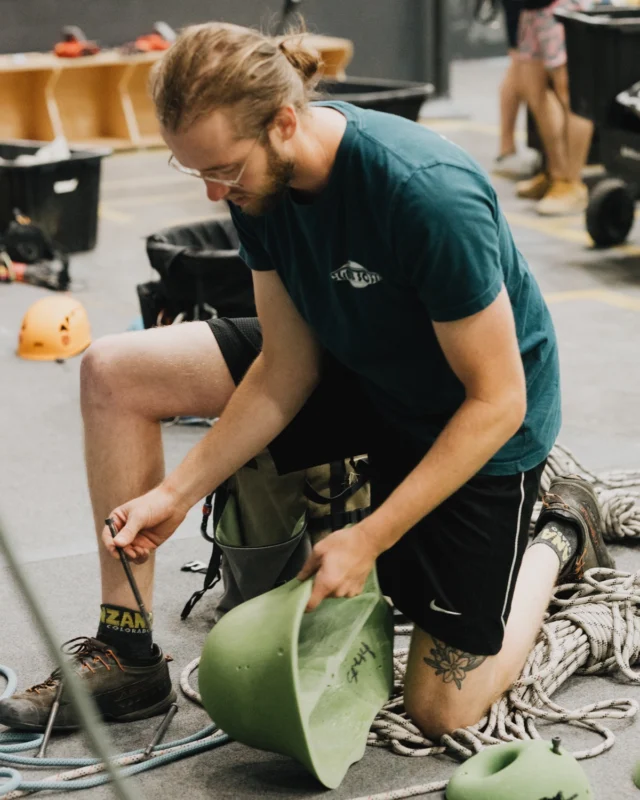 The slab at the Steel Shop was due for a refresh this week. The team wasted no time putting up some killer routes for you try. Swing by and give one a shot!

Also - any guesses on how much we think Riley's bag weighs? Let us know in the comments.

#climbing #climbinggym #climbsoill #indoorclimbing #routesetting #newroutes