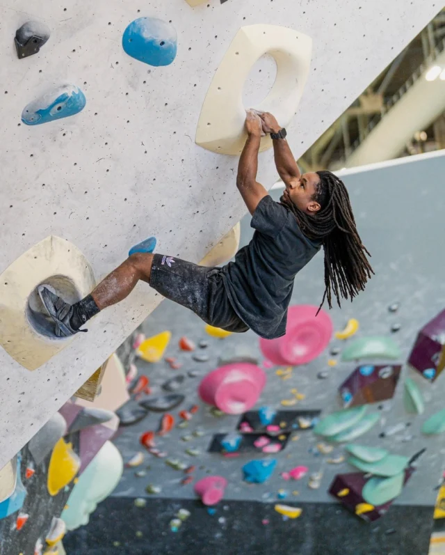 Imminent send. #climbsoill #boulderingphotography #stlclimbing 

📸 @lcartmell2