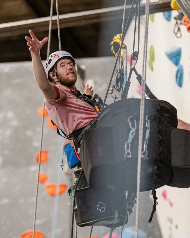 Happy Setters = Happy Sends. #fridaysmiles #climbsoill #stlclimbing 

📸 @lcartmell2